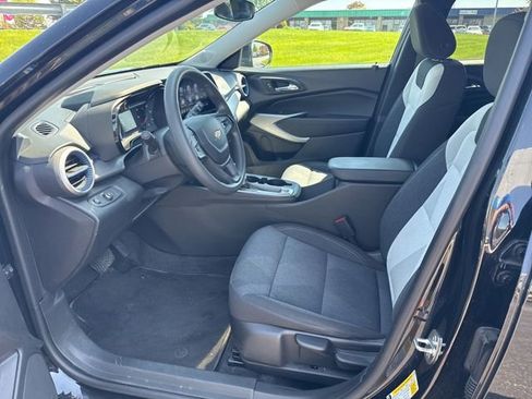 Used 2024 Chevrolet Trax LS w/ LS Convenience Package image 19