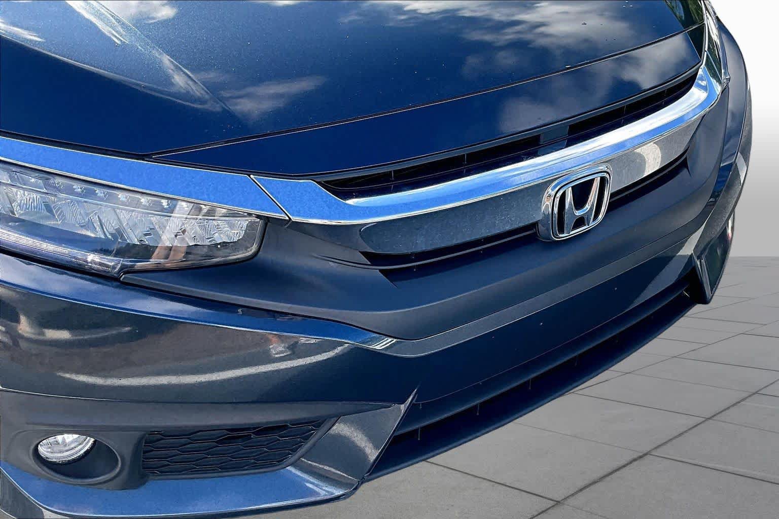 Used 2017 Honda Civic Touring image 30