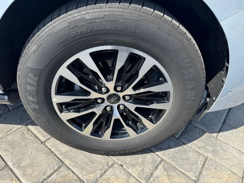 Used 2025 Ford Expedition Platinum image 4