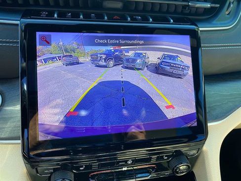 Used 2023 Jeep Grand Cherokee L Limited image 14