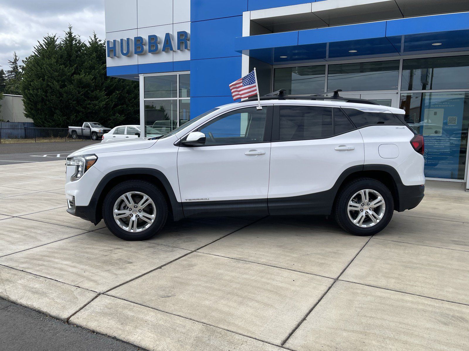 Used 2022 GMC Terrain SLE w/ Driver Convenience Package AWD/4WD image 2