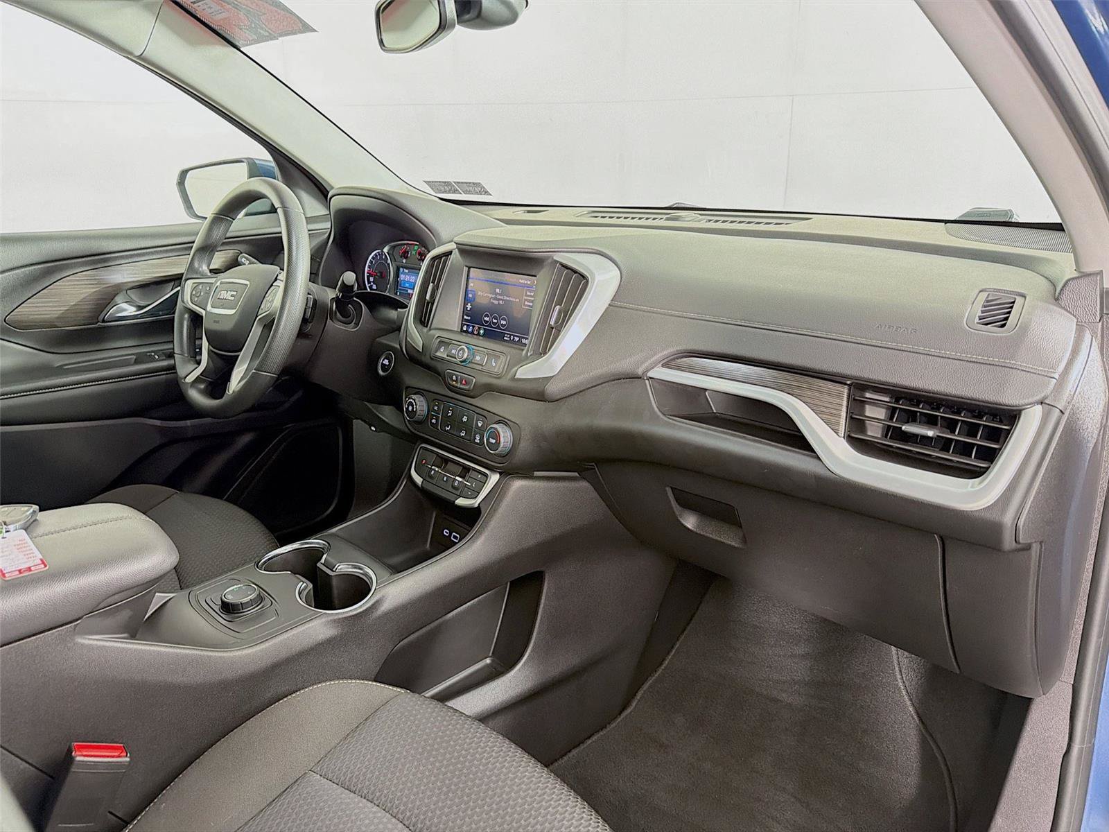 Used 2024 GMC Terrain SLE AWD/4WD image 31