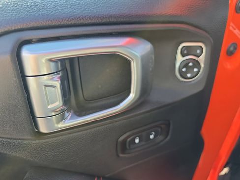 Used 2018 Jeep Wrangler Unlimited Rubicon image 11