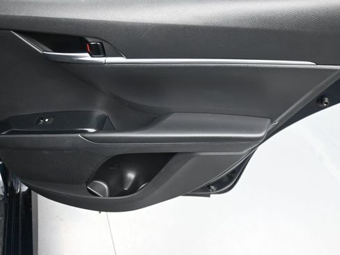 Used 2018 Toyota Camry LE image 15