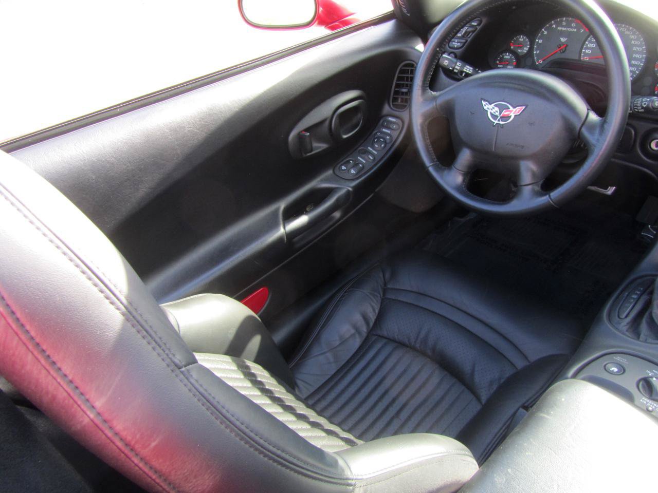 Used 2001 Chevrolet Corvette Convertible w/ Preferred Equipment Group2 RWD image 14