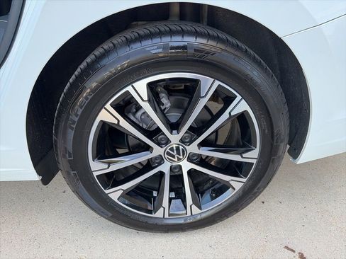 Certified 2025 Volkswagen Jetta Sport FWD image 22