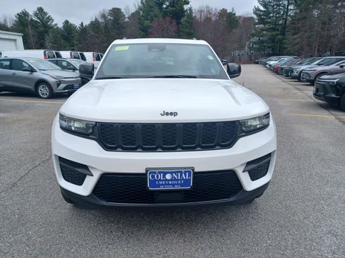 Used 2023 Jeep Grand Cherokee Altitude AWD/4WD image 22