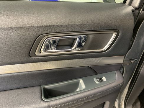 Used 2019 Ford Explorer XLT w/ Equipment Group 202A FWD image 30