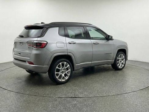 Used 2025 Jeep Compass Limited AWD/4WD image 9