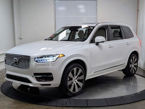 Used 2024 Volvo XC90 T8 Plus w/ Protection Package Premier image 4