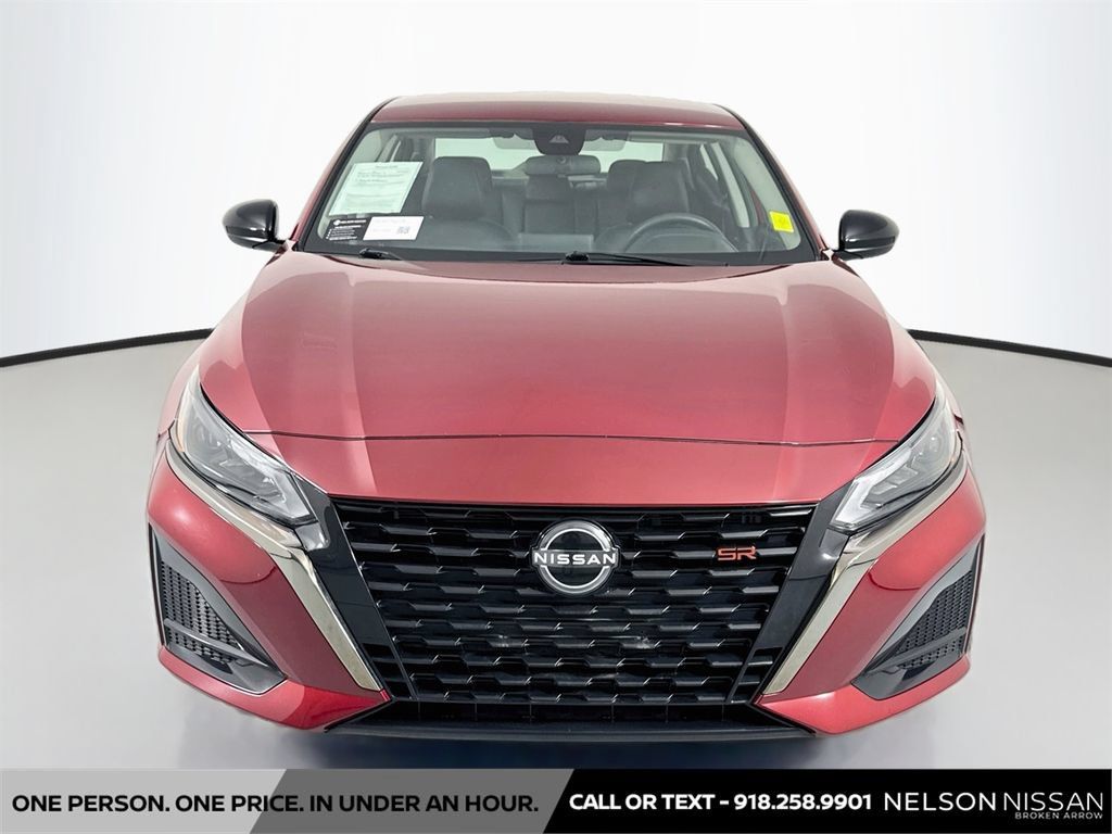Used 2023 Nissan Altima 2.5 SR FWD image 2