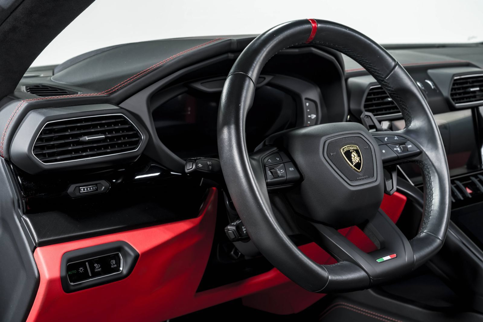 Used 2023 Lamborghini Urus S AWD/4WD image 15