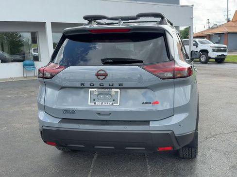 Used 2025 Nissan Rogue SV AWD/4WD image 6