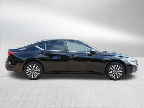 Certified 2023 Nissan Altima 2.5 SV w/ SV Premium Package AWD/4WD image 8