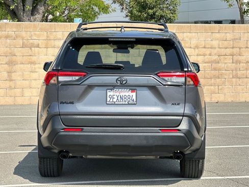 Used 2023 Toyota RAV4 XLE Premium FWD image 5