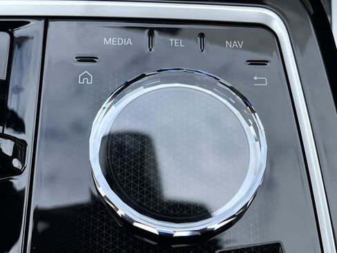 New 2026 BMW 740i image 8