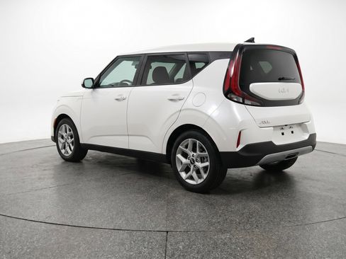 Used 2025 Kia Soul LX w/ LX Technology Package FWD image 6