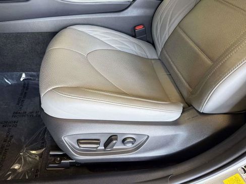 Used 2020 Toyota Avalon Limited w/ Advanced Safety Package FWD image 3