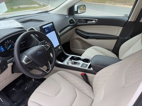 Used 2024 Ford Edge Titanium AWD/4WD image 11