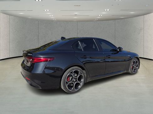 Used 2022 Alfa Romeo Giulia Veloce image 3