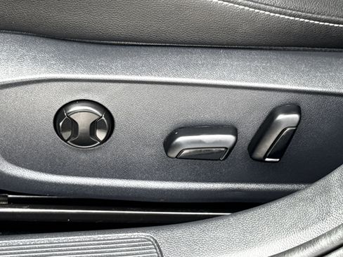 Used 2024 Volkswagen Jetta SE image 29