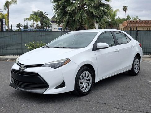 Used 2018 Toyota Corolla LE FWD image 1