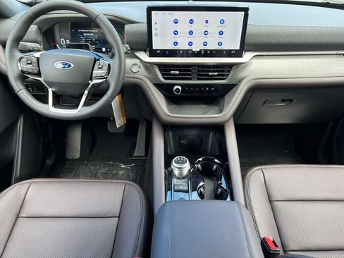 New 2026 Ford Explorer Platinum w/ LUX Leather Package AWD/4WD image 2