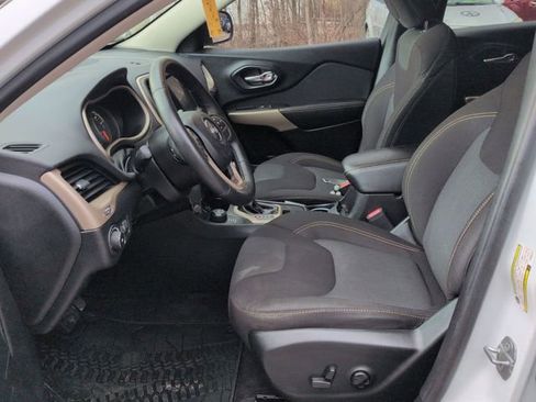 Used 2017 Jeep Cherokee Latitude w/ Safety/Convenience Group image 19