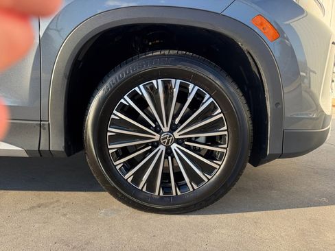 Used 2025 Volkswagen Tiguan S w/ 18" Wheel Package image 29
