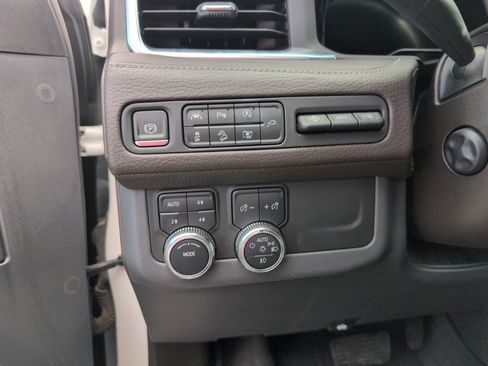Used 2022 GMC Yukon Denali AWD/4WD image 8