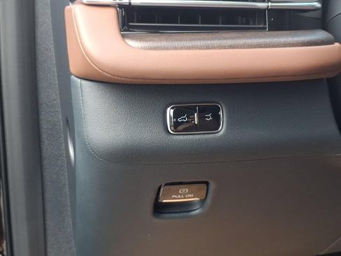 New 2027 Lincoln Navigator Reserve AWD/4WD image 18