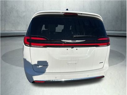 New 2026 Chrysler Pacifica Select
