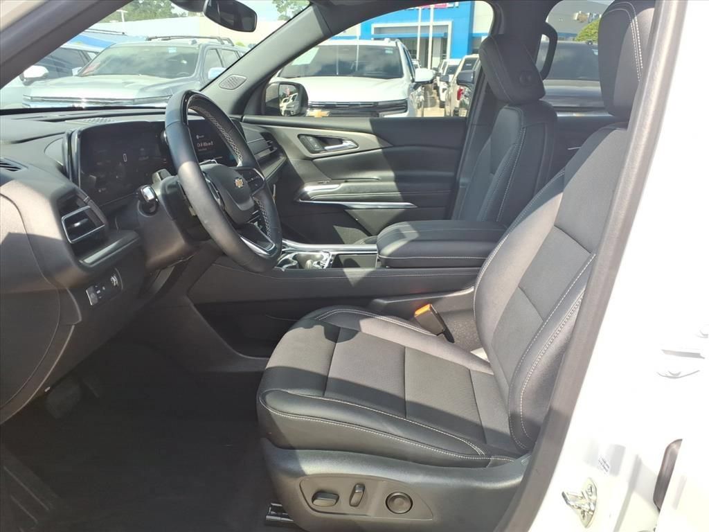 Used 2025 Chevrolet Traverse LT w/ Enhanced Driving Package FWD image 19