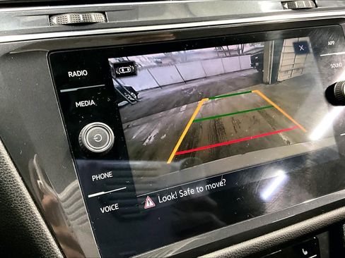 Used 2022 Volkswagen Tiguan SE R-Line image 24