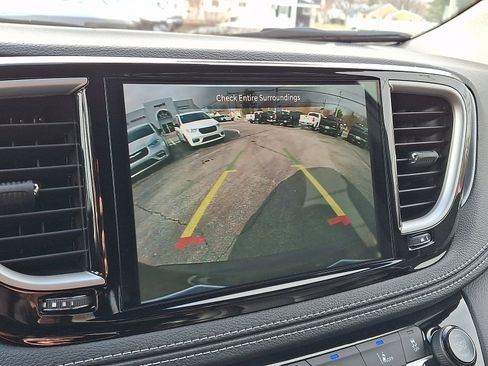 New 2026 Chrysler Pacifica Select image 16