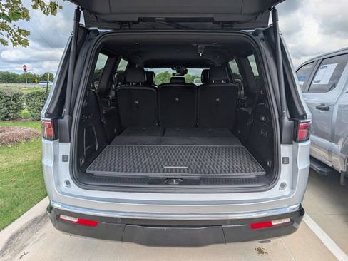 Used 2024 Jeep Wagoneer Series II w/ Flexible Seating Group RWD image 28