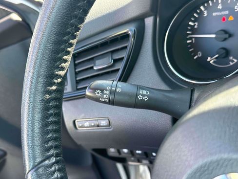 Used 2019 Nissan Rogue SL w/ Premium Package image 23