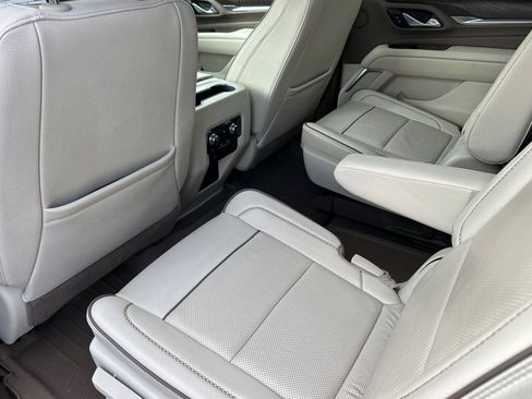 Used 2021 GMC Yukon Denali w/ Denali Premium Package image 14