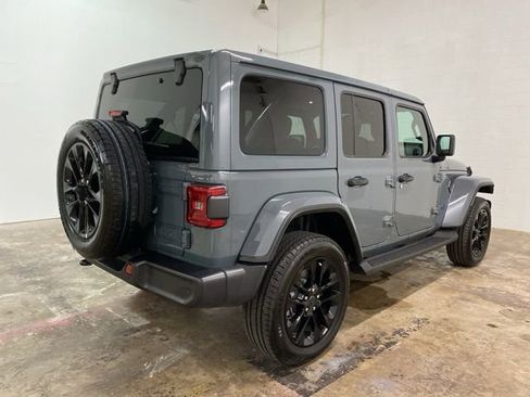 Used 2025 Jeep Wrangler Unlimited Sahara w/ Safety Group AWD/4WD image 5