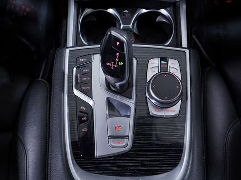 Used 2022 BMW 740i w/ M Sport Package image 14