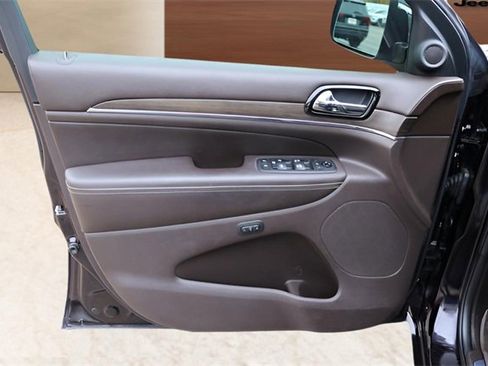 Used 2019 Jeep Grand Cherokee Overland image 11