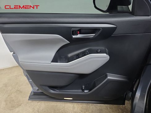 Used 2020 Toyota Highlander XLE w/ Protection Package #3 image 27