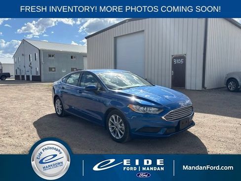 Used 2017 Ford Fusion SE FWD image 1
