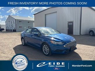 Used 2017 Ford Fusion SE FWD video 1