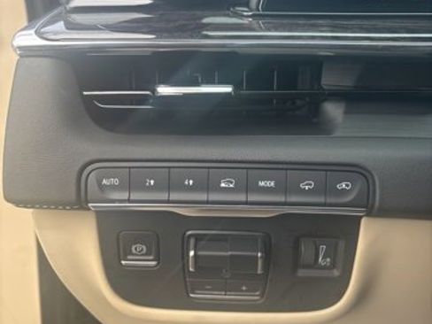 Certified 2023 Cadillac Escalade Premium Luxury w/ Performance Package image 21