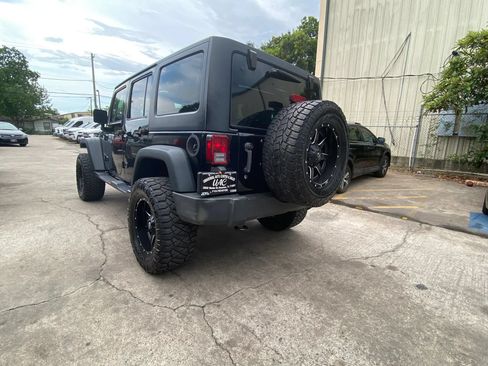 Used 2017 Jeep Wrangler Unlimited Sport w/ Connectivity Group AWD/4WD image 4