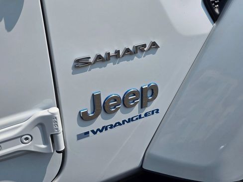 Used 2024 Jeep Wrangler Unlimited Sahara w/ Technology Group AWD/4WD image 14