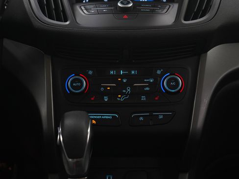 Used 2018 Ford Escape SE w/ SE Sync 3 Package AWD/4WD image 16