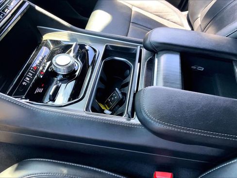 Used 2024 Jeep Wagoneer Series III AWD/4WD image 16