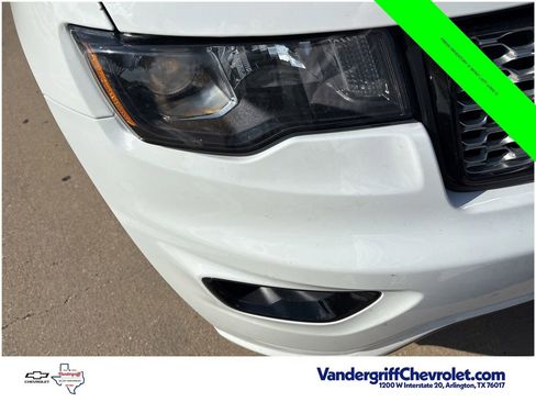 Used 2019 Jeep Grand Cherokee Altitude RWD image 3